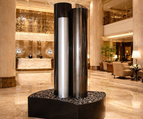 #055 Hotel Lobby – Column Fountain