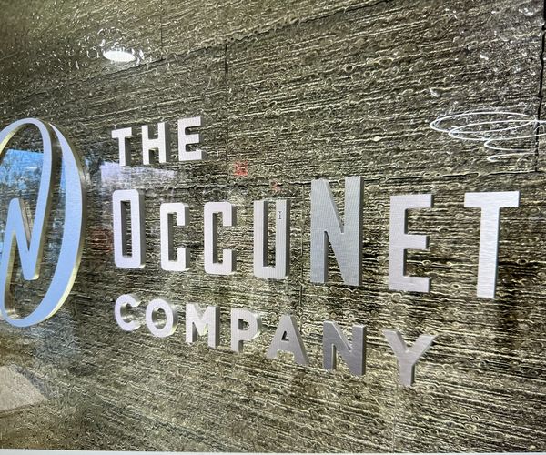 #061 The OccuNet Company – Logo Liquid Wall