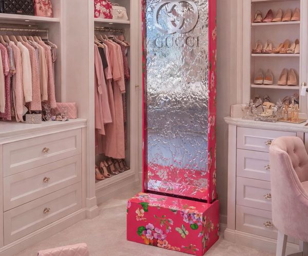 #054 Walk-In Closet – Floral Liquid Wall