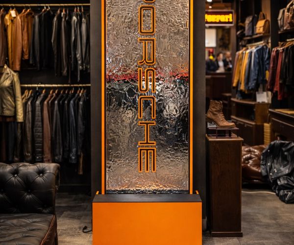 #062 Leather Boutique – Branded Liquid Wall