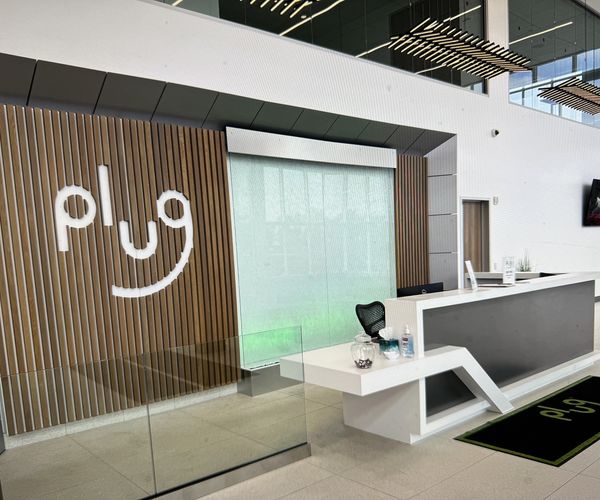 #062 Plug – Reception Logo Liquid Wall