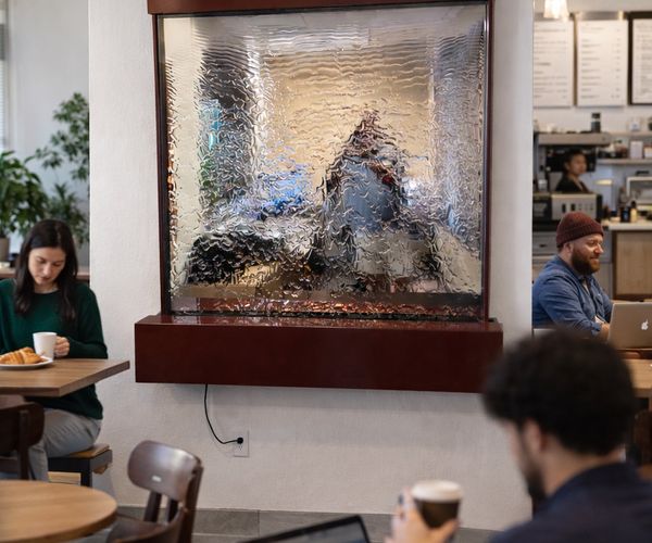 #061 Coffee House – Wall-Mounted Liquid Wall