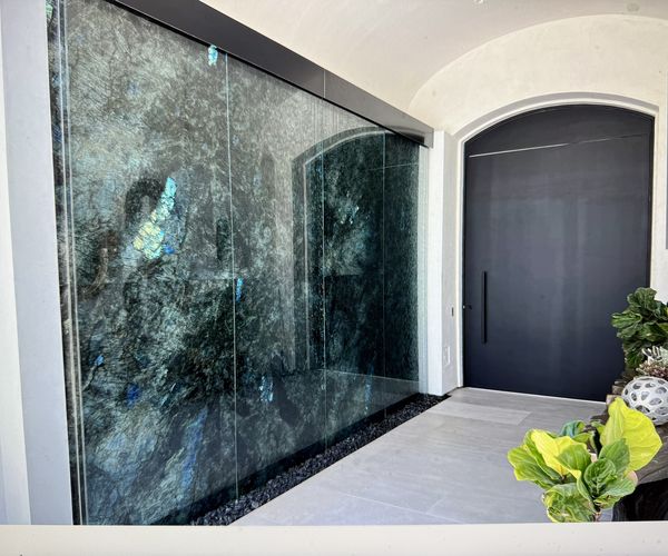 #058 Private Entry – Marble Liquid Wall