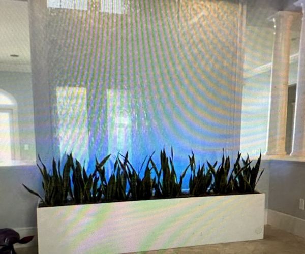 #052 Office Lobby – Mirror Liquid Wall & Planter
